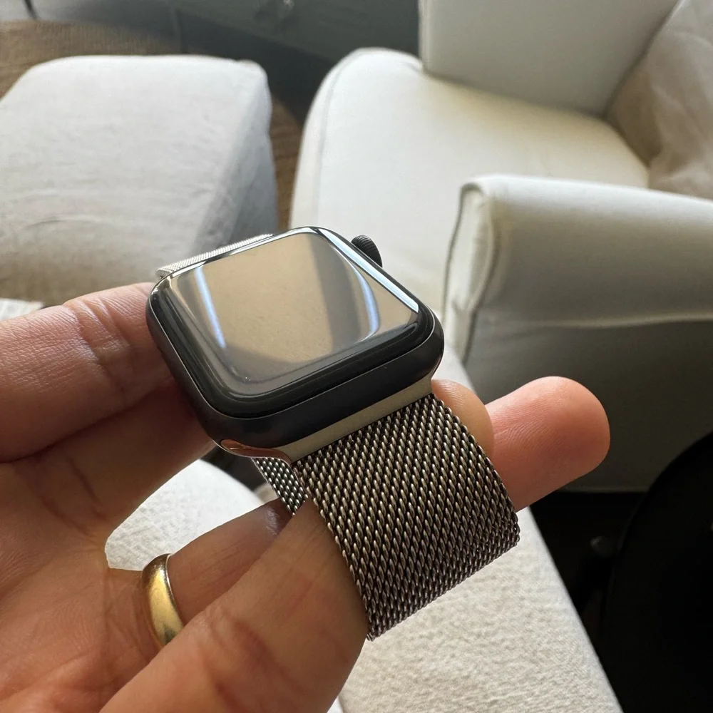 Apple Watch SE Aluminum (GPS + Cellular)